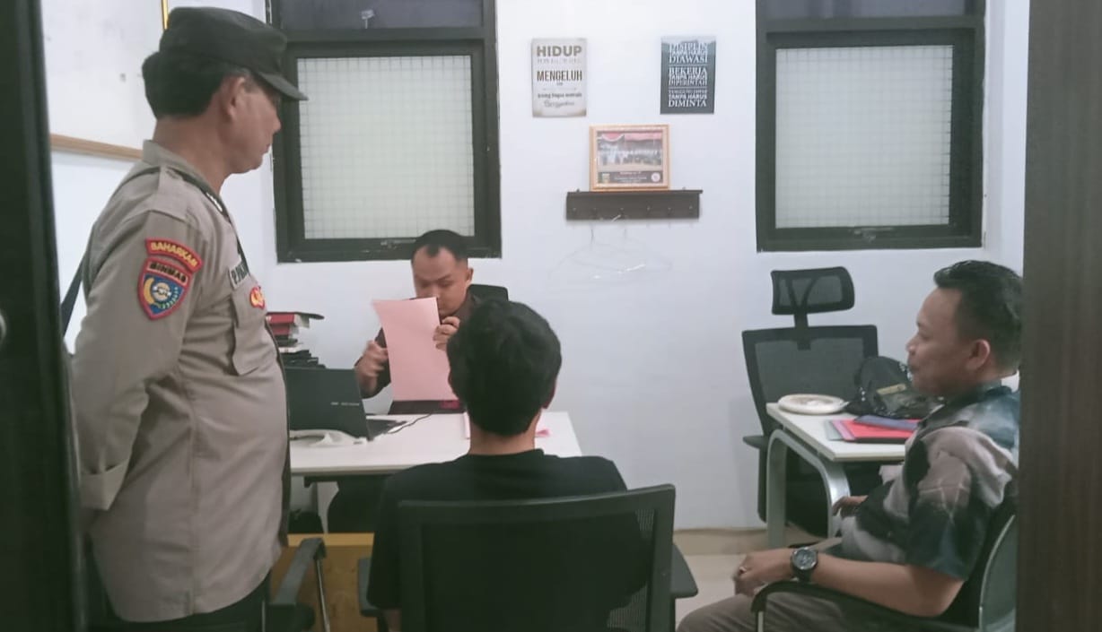 Polsek Pugung Limpahkan Tersangka Pencurian HP ke Cabjari Tanggamus di Talang Padang