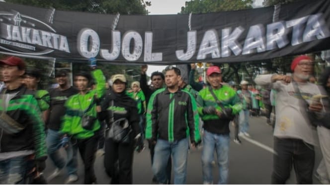 Melalui Orasi, Driver Ojol Meluapkan Jeritan dan Uneg-unegnya 10 Tahun Kerja ke DPR: Kami Cuma jadi Sapi Perah Aplikator.!