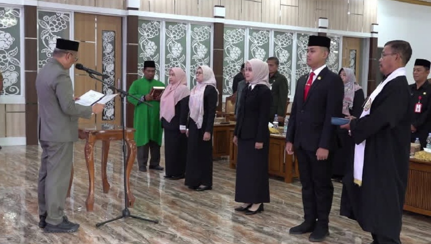 Inspektorat Tabalong Perkuat Pengawasan Internal: Bupati Lantik Empat Pejabat Baru, Tekankan Solusi Konstruktif