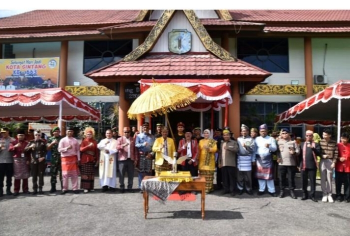 Pemkab Sintang Gelar Upacara Peringatan Hari Jadi Kota Sintang ke-663 Tahun 2025